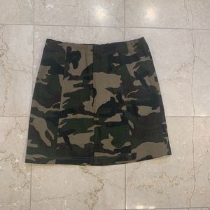 Wild Honey Camaflouge Skirt M